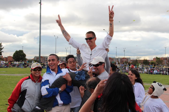 JB with kite familia in Bogota Colombia 2012